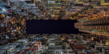 Analyzing Bias in AI News: A 2025 Critical Perspective - Cover Image